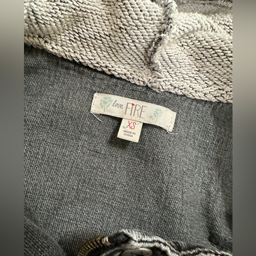 Cropped Jacket - Picture 2 of 9